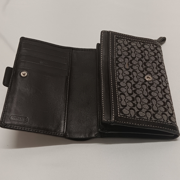 Coach Signature Jacquard Leather Envelope Buckle Bifold Wallet Zip - Picture 7 of 8